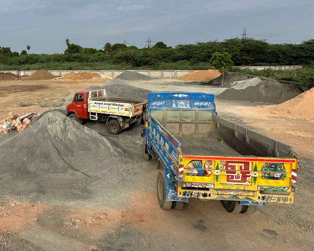 6 Wheeler Tipper Services in Thiruverkadi